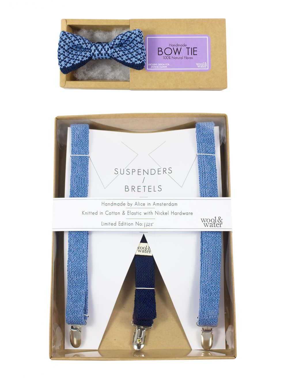 kraan Verdeelstuk getuige Wool & Water - 2,5cm lichtblauwe bretels met bijpassende vlinderdas.  Exclusief design, alleen verkrijgbaar op Bretels.nl